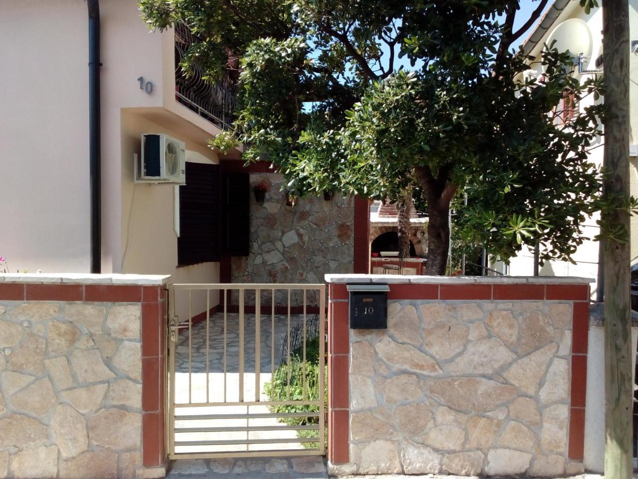 Apartment "Mislav" 고르니 카린 외부 사진